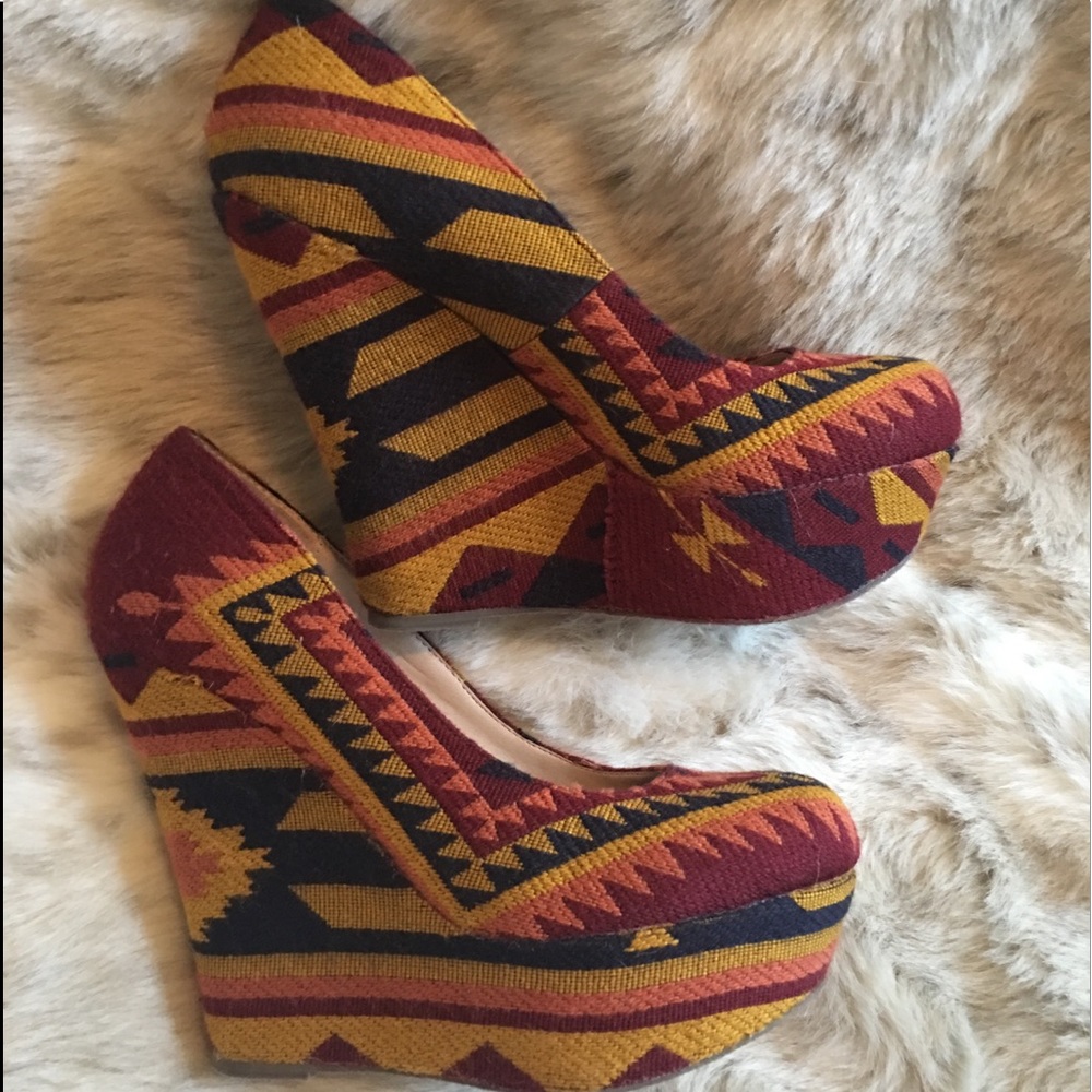 Steve Madden-Tribal Print Wedges